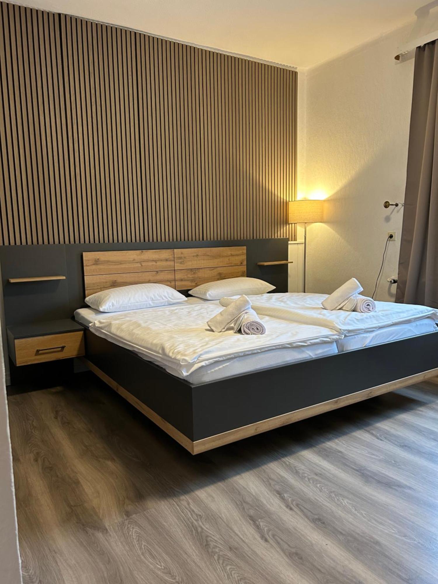 Riverside Airport Hotel كلسترباخ المظهر الخارجي الصورة