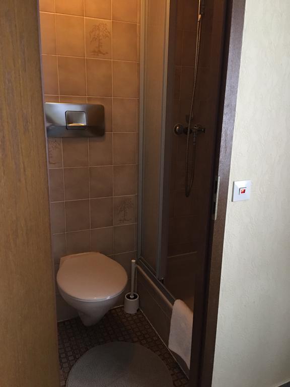 Riverside Airport Hotel كلسترباخ المظهر الخارجي الصورة