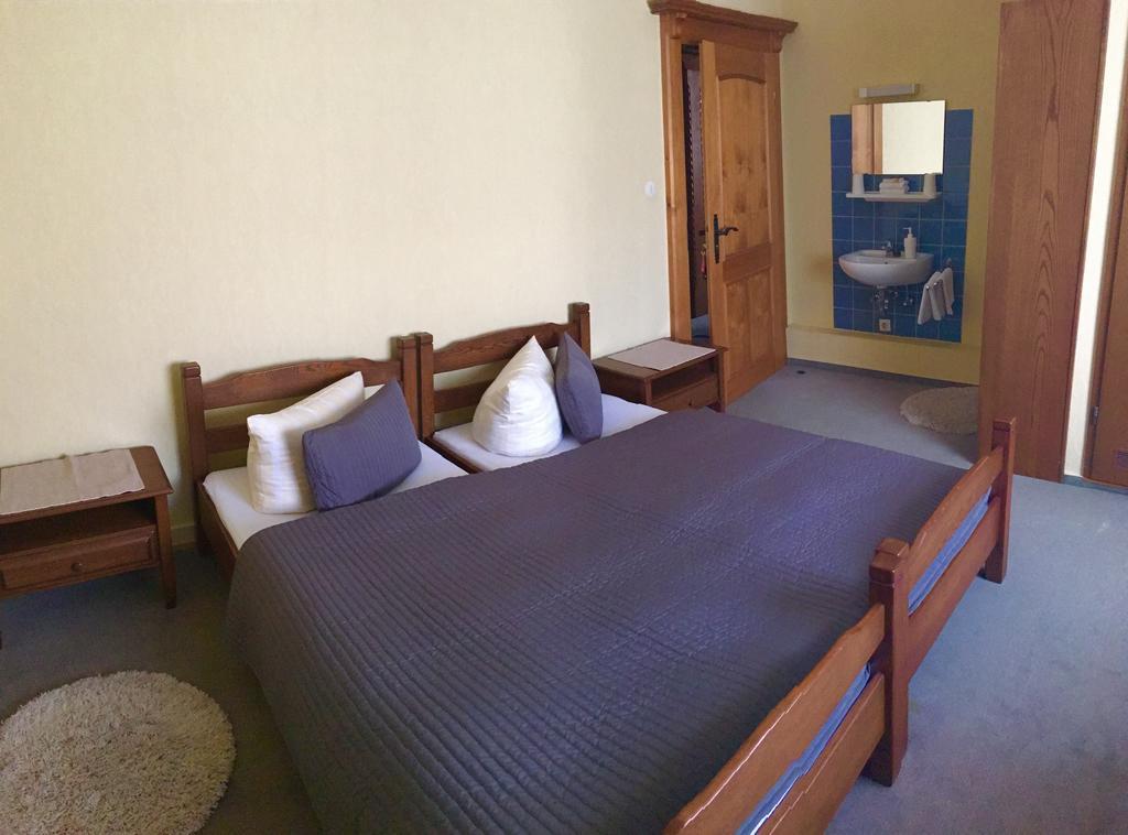 Riverside Airport Hotel كلسترباخ المظهر الخارجي الصورة