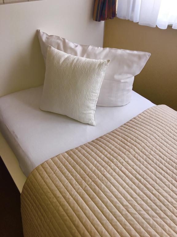 Riverside Airport Hotel كلسترباخ المظهر الخارجي الصورة